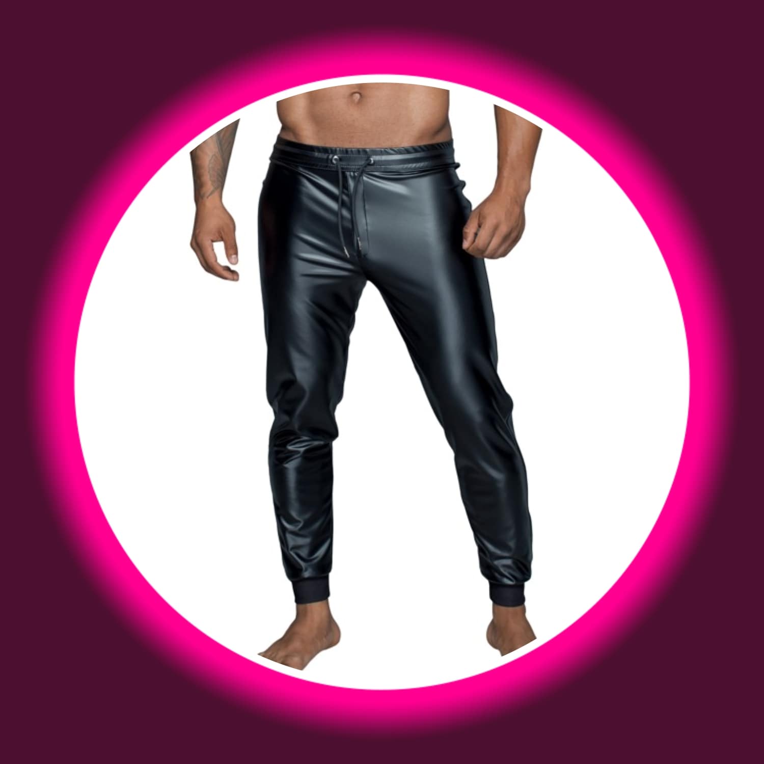 Frontansicht schwarze glänzende lange Hose von Noir Handmade