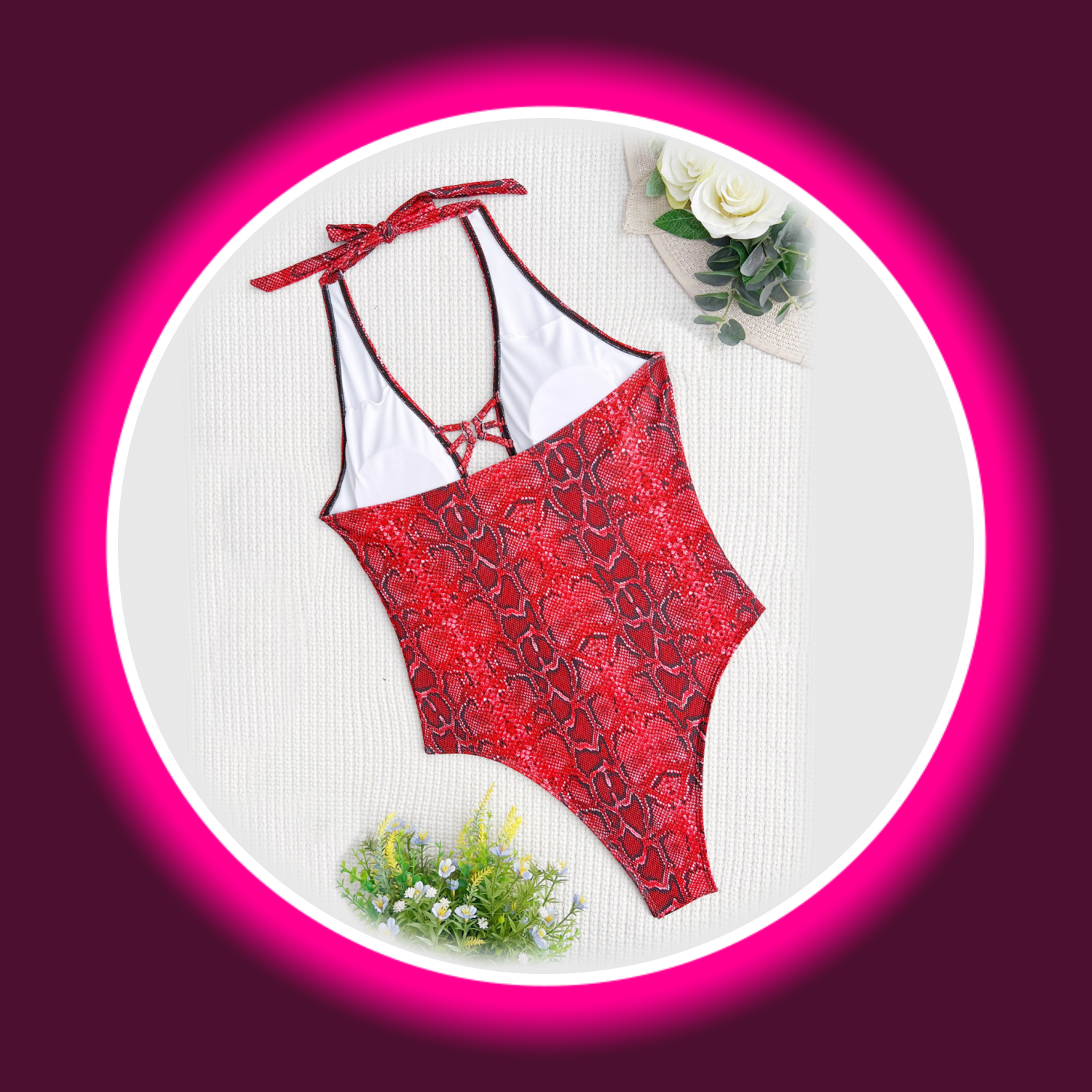 Rückansicht roter Body bzw. Badeanzug mit Thong und Snake Print