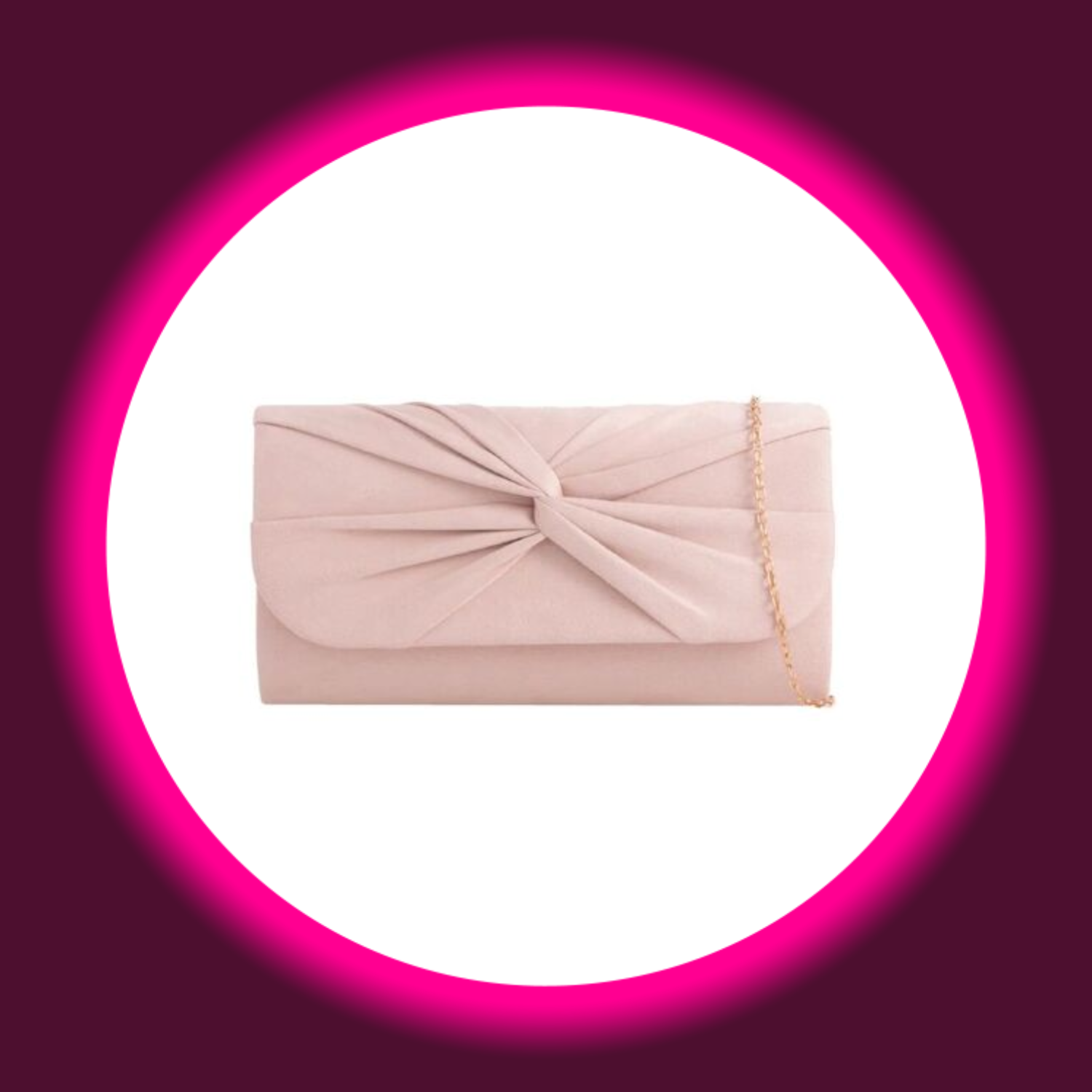 Frontansicht auf eine nude rechteckige Handtasche bzw. Clutch mit goldfarbener Kette und nude Knoten auf weißem Untergrund