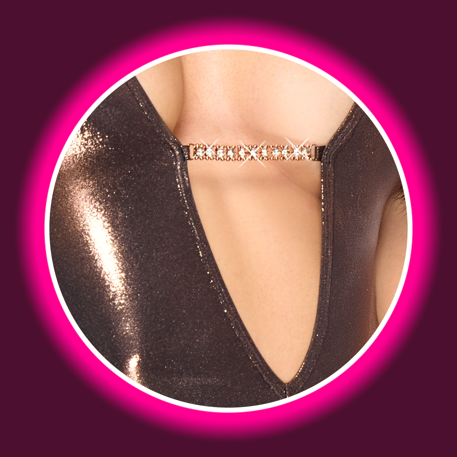 Detailansicht goldenes schimmerndes Minikleid mit Strassdetail, von Cotelli