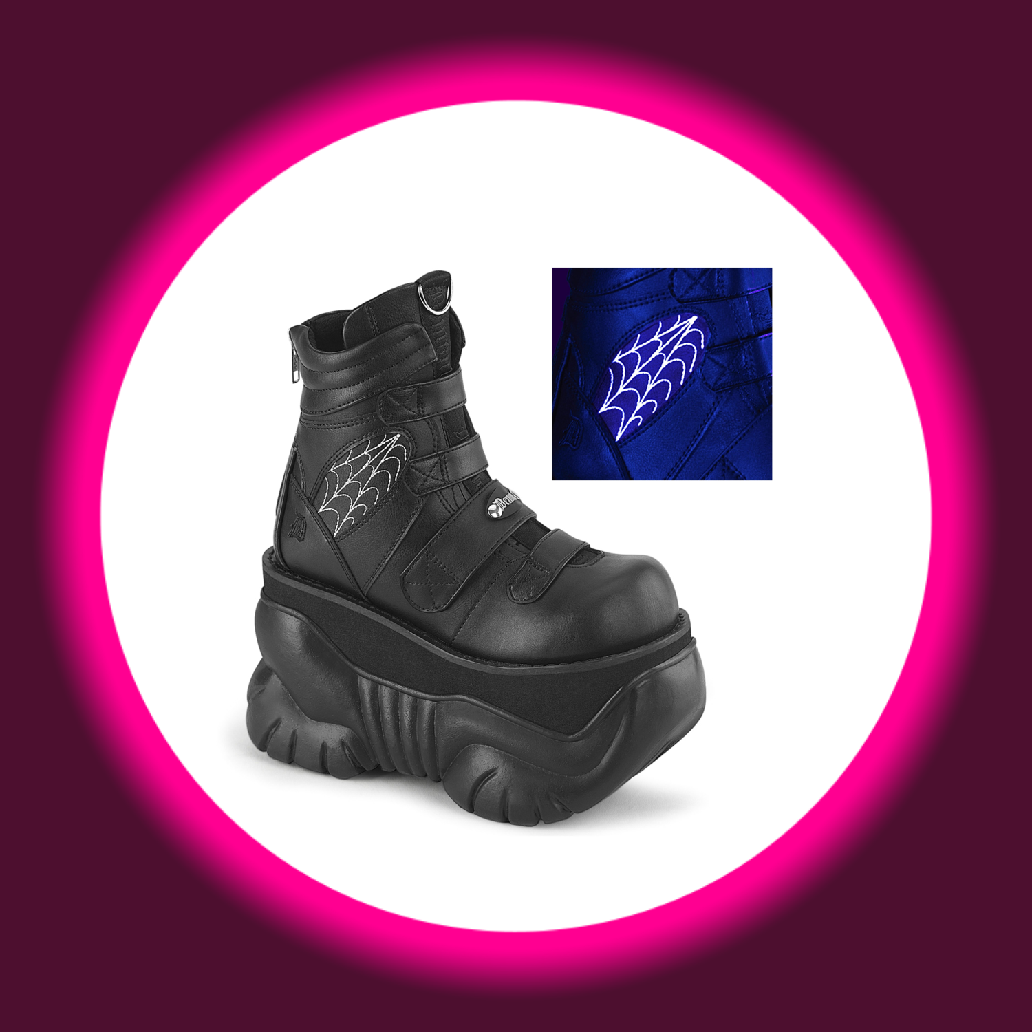 Winkelansicht schwarze Boots mit dicker Sohle, Klettverschlüssen und Spinnennetz, daneben uv-reaktives Spinnennetz