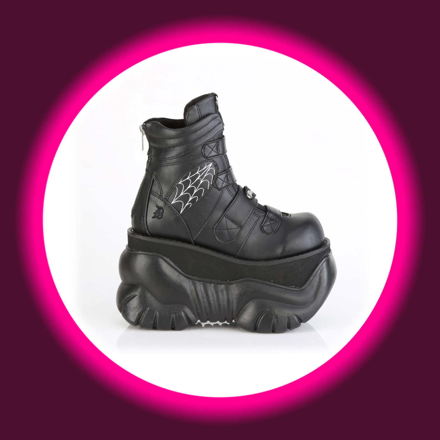 seitliche Ansicht schwarze Boots Demoniacult Boxer 70 mit dicker Sohle, Klettverschlüssen und Spinnennetz