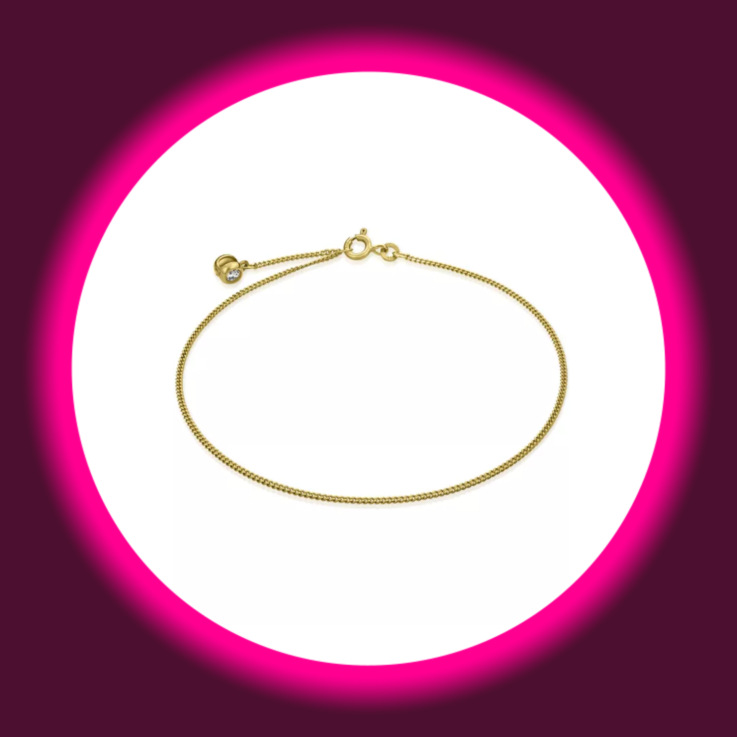 Draufsicht auf eine goldene schmale Fußkette mit Zierstein von Modabilé auf weißem Untergrund