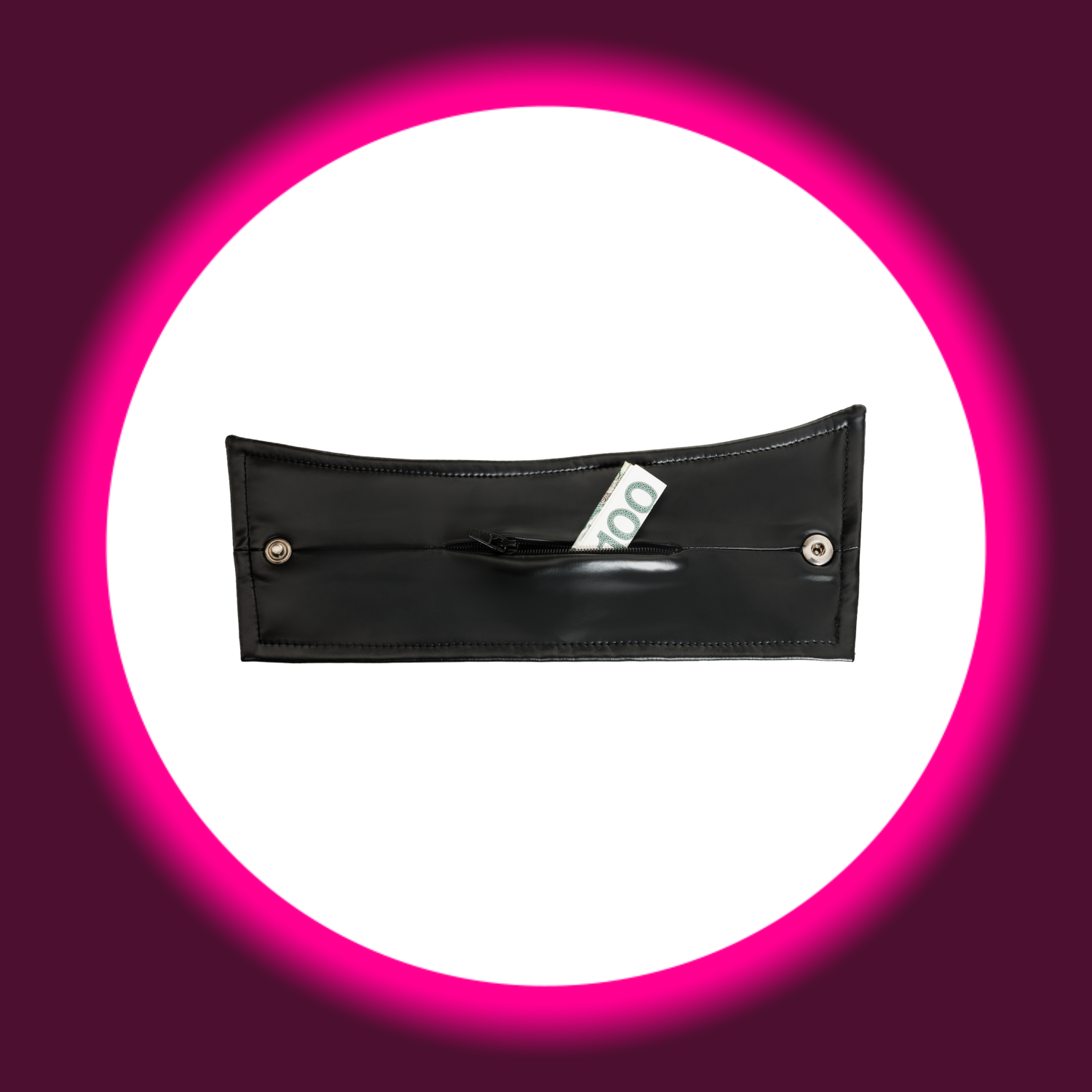 geöffnete schwarze Handgelenktasche von Noir Handmade mit Geldschein