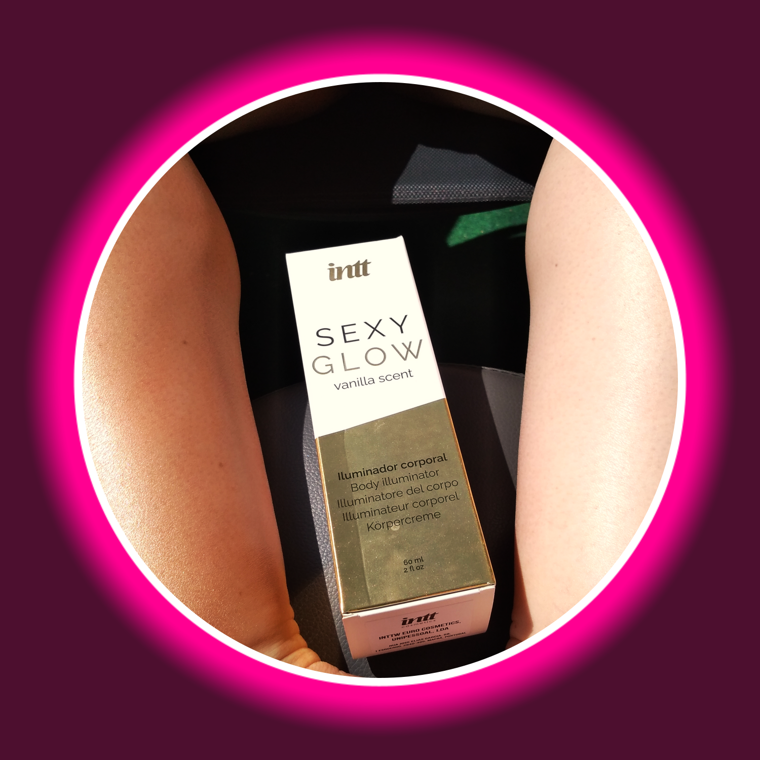 INTT Sexy Glow Body Lotion zwischen einem gebräunten glänzenden und einem unbehandelten Bein – Vorher-Nachher-Vergleich des Schimmereffekts