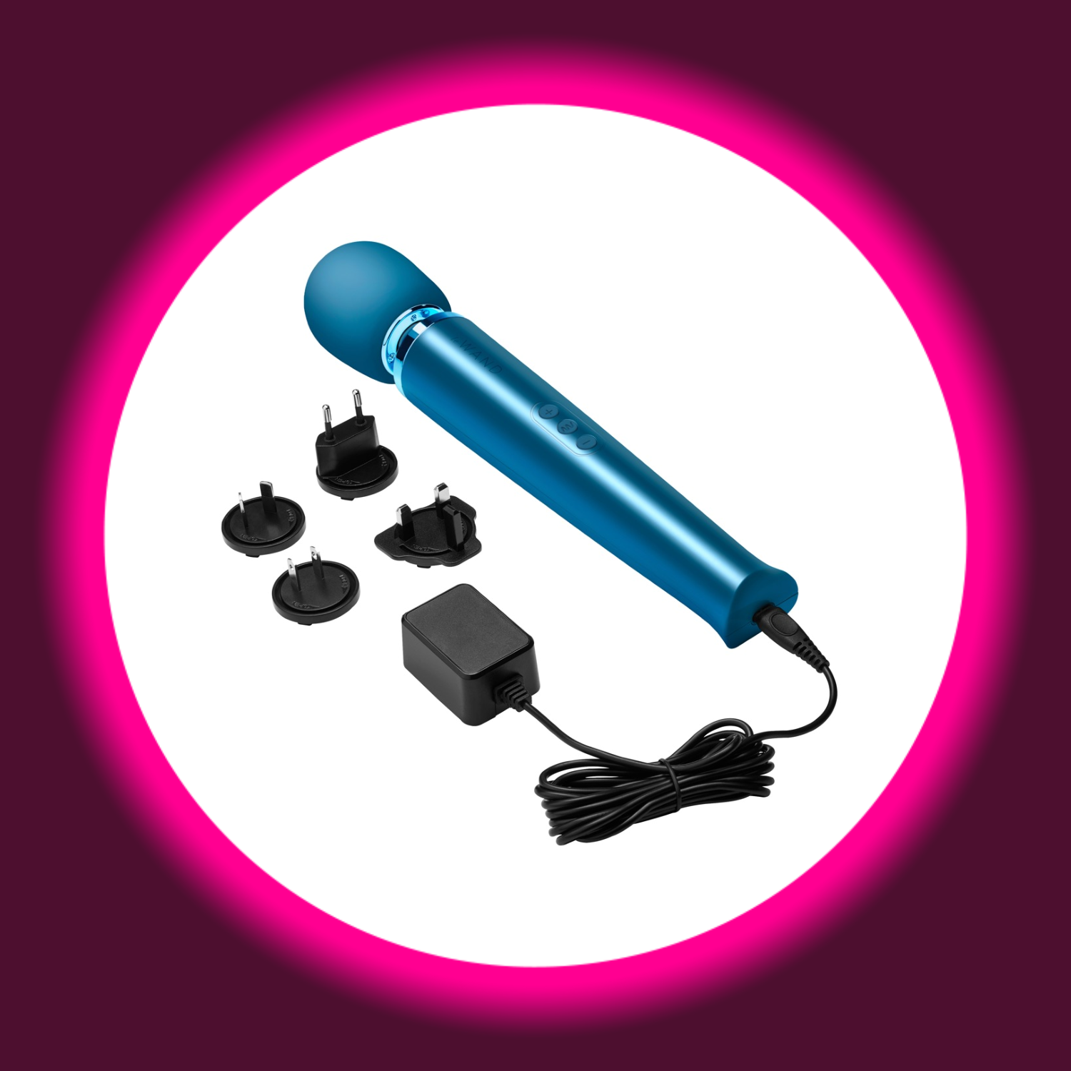 liegender blauer Massagestab von Le Wand und dazugehörige Adapter