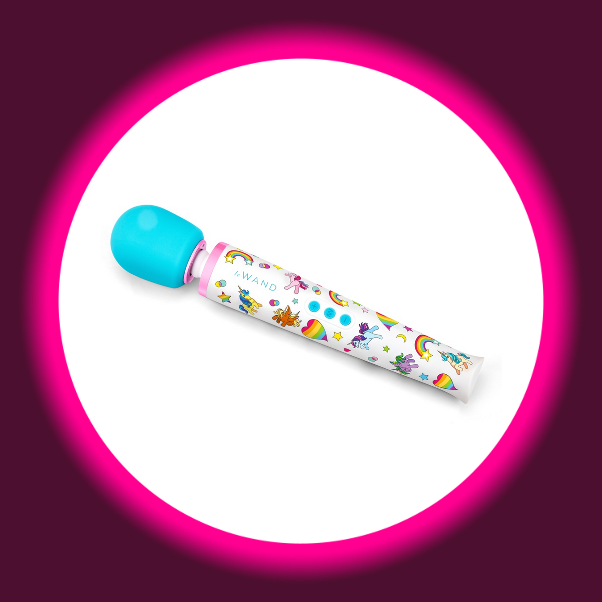 le WAND Unicorn Wand Massagestab – Schrägansicht liegend, weißer Griff mit buntem Einhorn- und Regenbogen-Print, türkisfarbener Soft-Touch-Massagekopf und 3-Button-Steuerung in Türkis