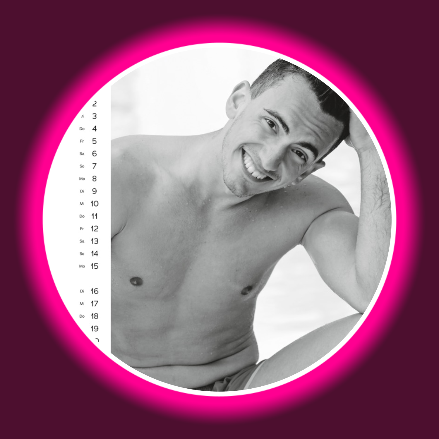 lächelnder Mann mit nacktem Oberkörper, schwarz-weiß, Pin-up Kalender 2026
