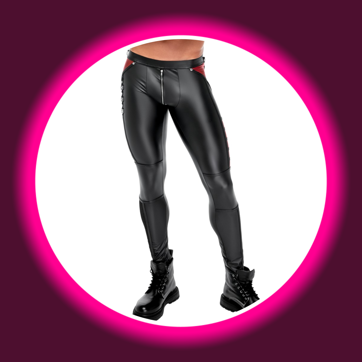 Mann in langer enger schwarzer Hose von NEK mit roten Einsätzen