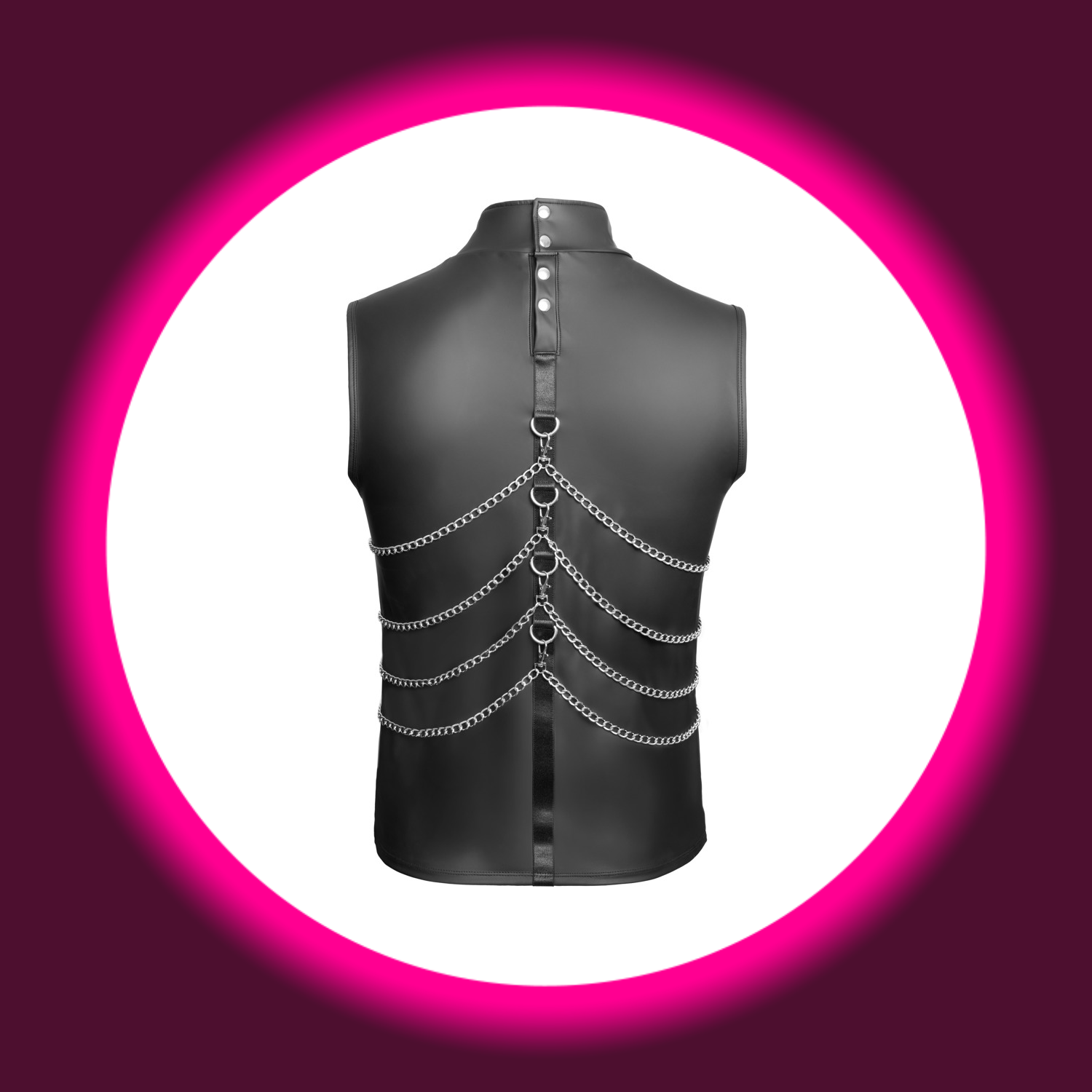 Rückansicht schwarz mattes Shirt von NEK mit Ringen und Zierketten