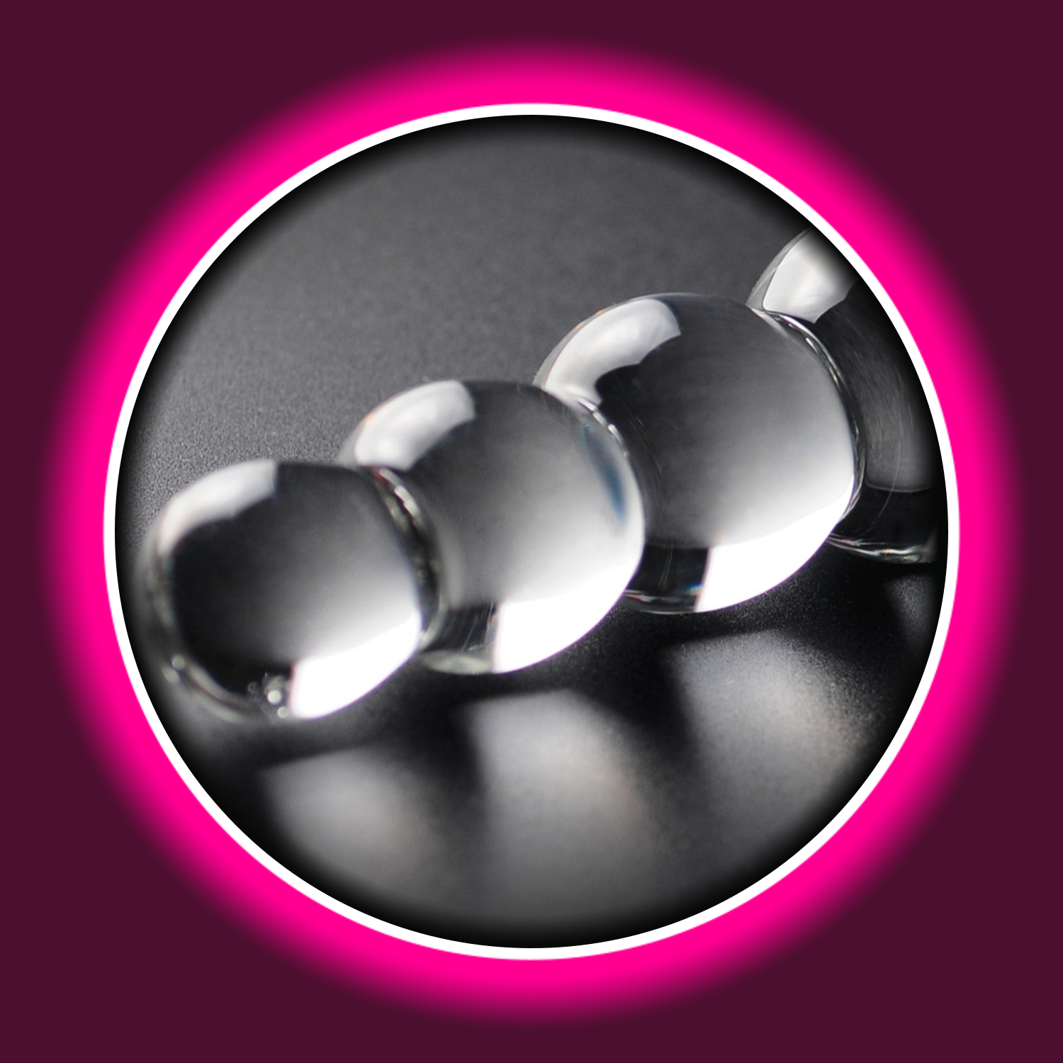 Detailansicht transparenter Dildo aus Glas im Kugeldesign, von Icicles