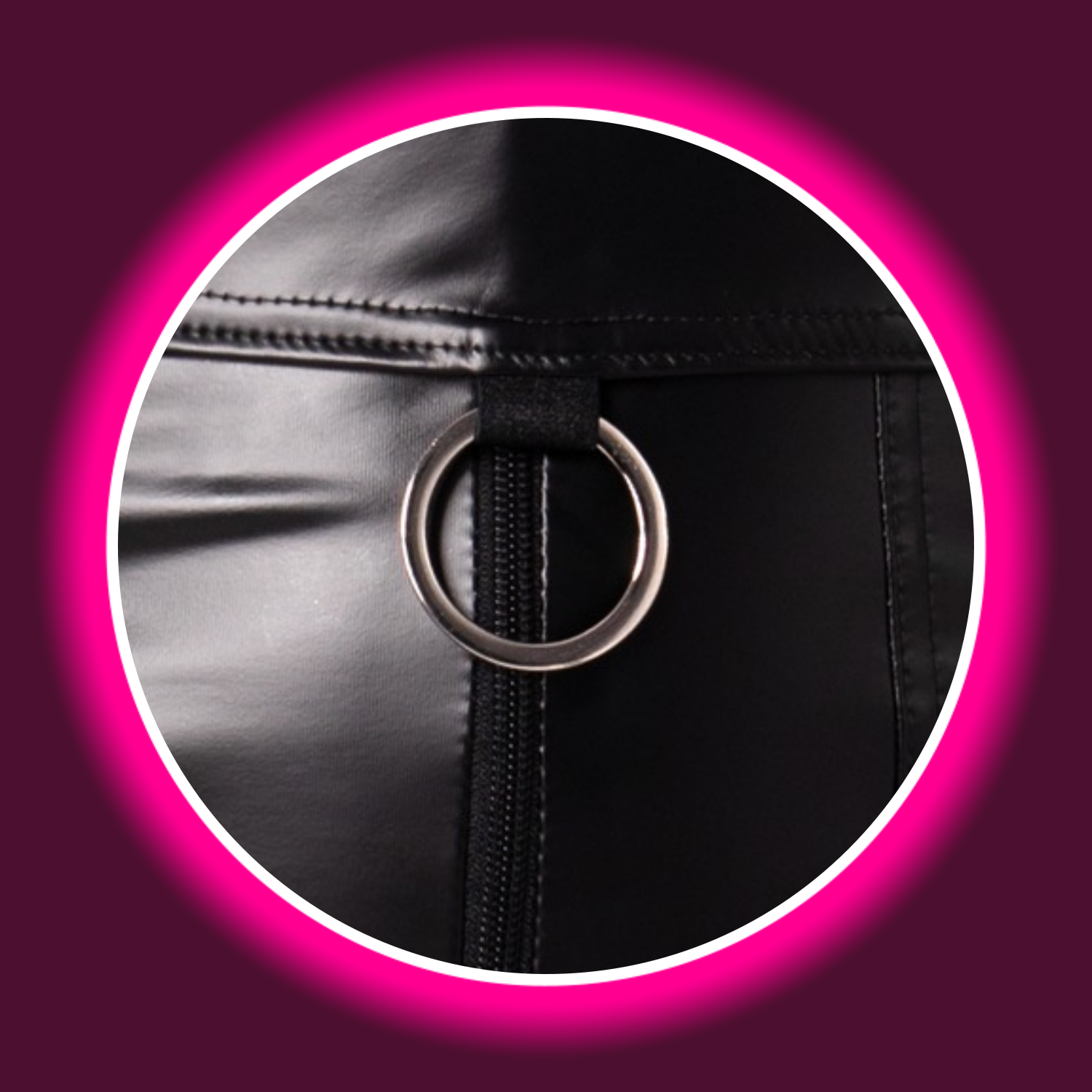 silberner Ring an schwarzem Kleidungsstück, Noir Handmade Starlet F320