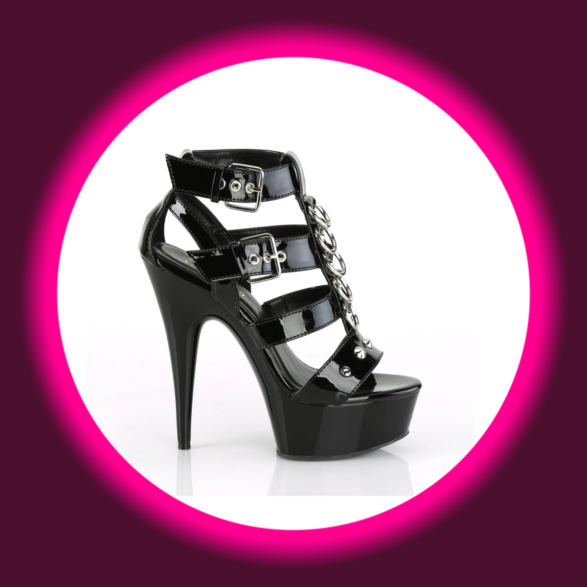 Pleaser Delight 658 Plateau-Sandalette in schwarzer Lackoptik, Seitenansicht mit zwei Schnallen, breiten Riemen, offener Spitze und schlankem Stilettoabsatz