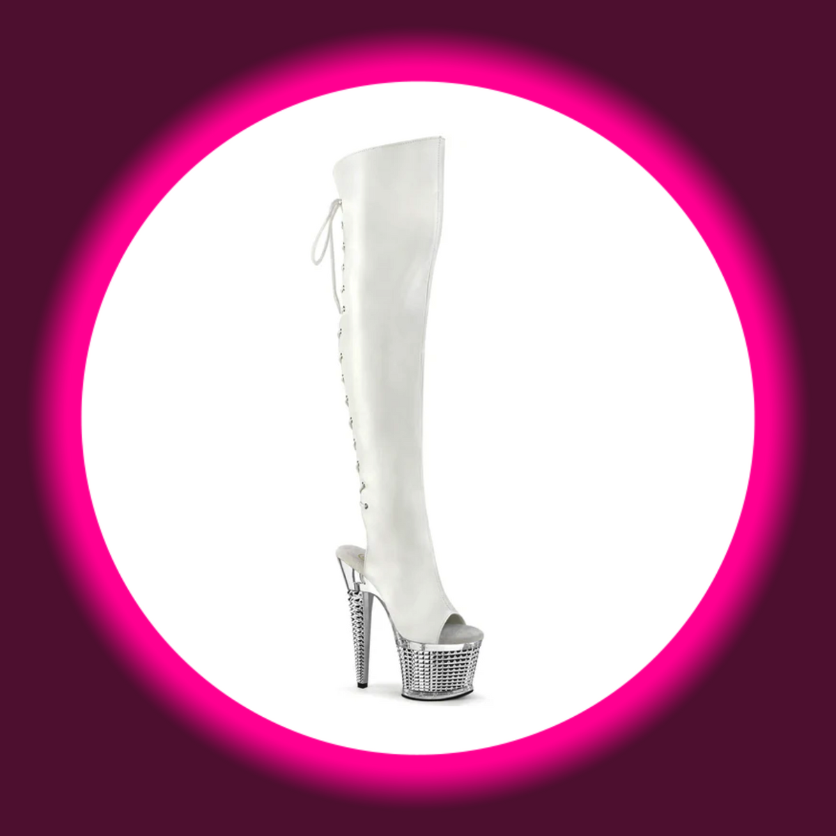 Pleaser Spectator 3019 Overknee-Stiefel in Weiß mit offener Spitze und Ferse, rückseitiger Schnürung sowie transparentem, geometrisch strukturiertem Plateau und Absatz, schräge Frontansicht