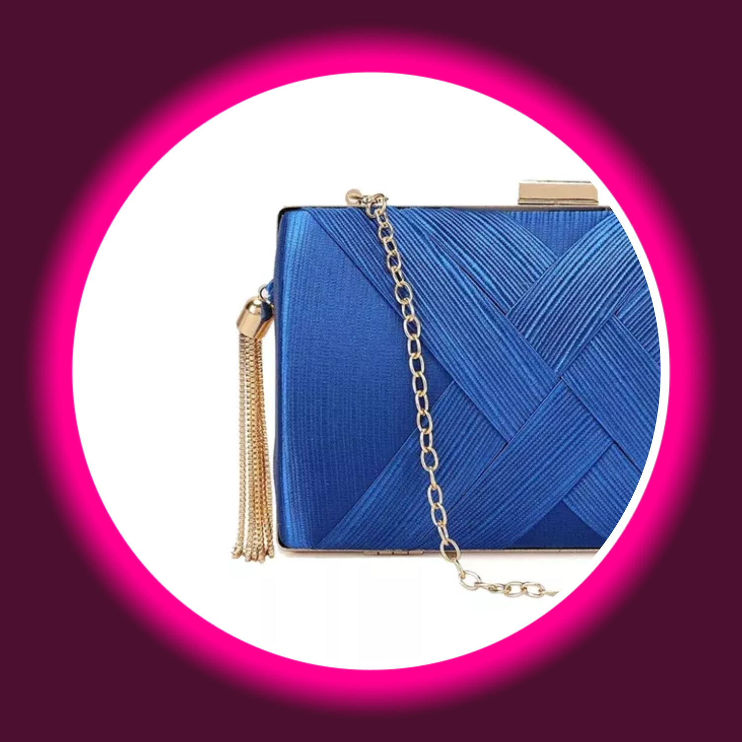 Detailansicht lila Clutch im Flechtdesign, mit Quasten und goldener Kette, Aftershock London