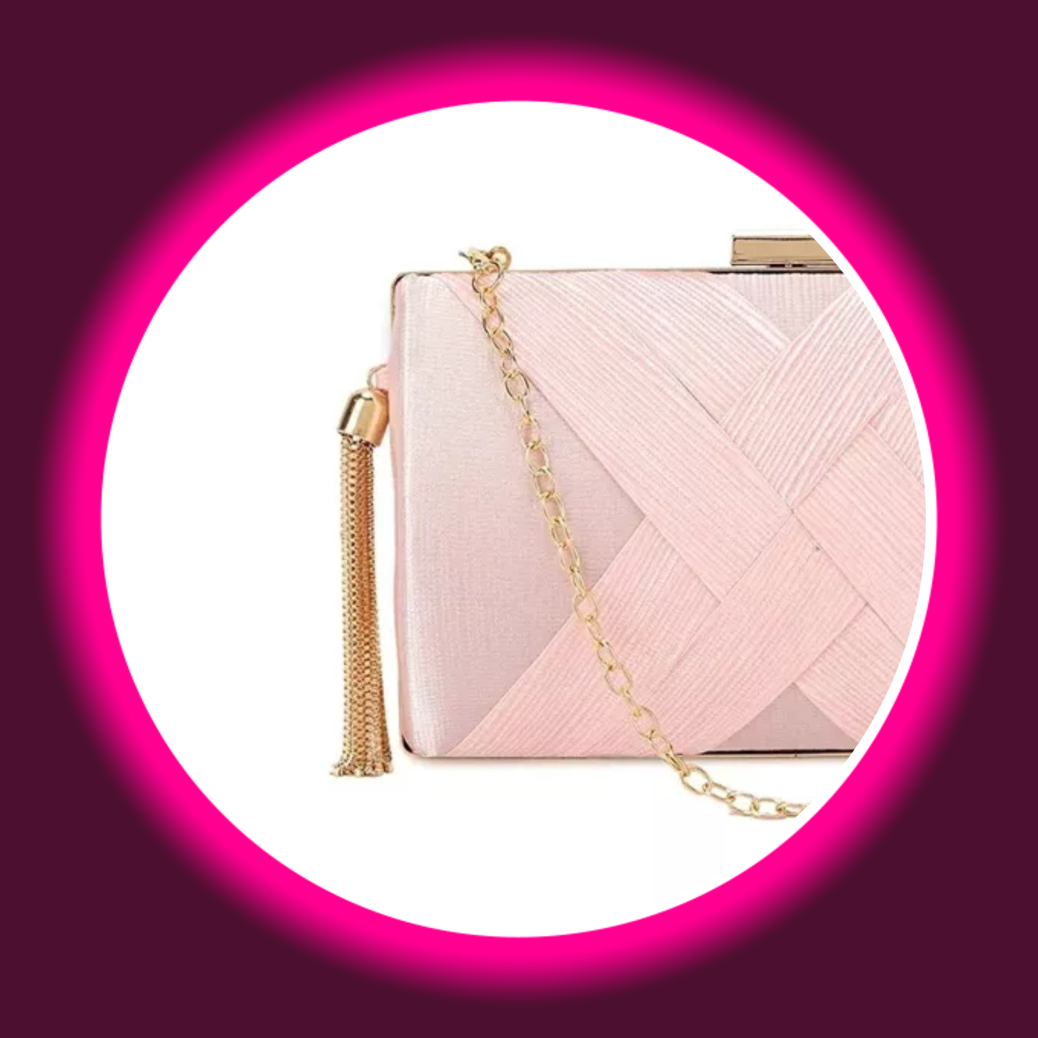 Detailansicht rosa Clutch mit Flechtdesign und Quasten, goldene Kette, Aftershock London