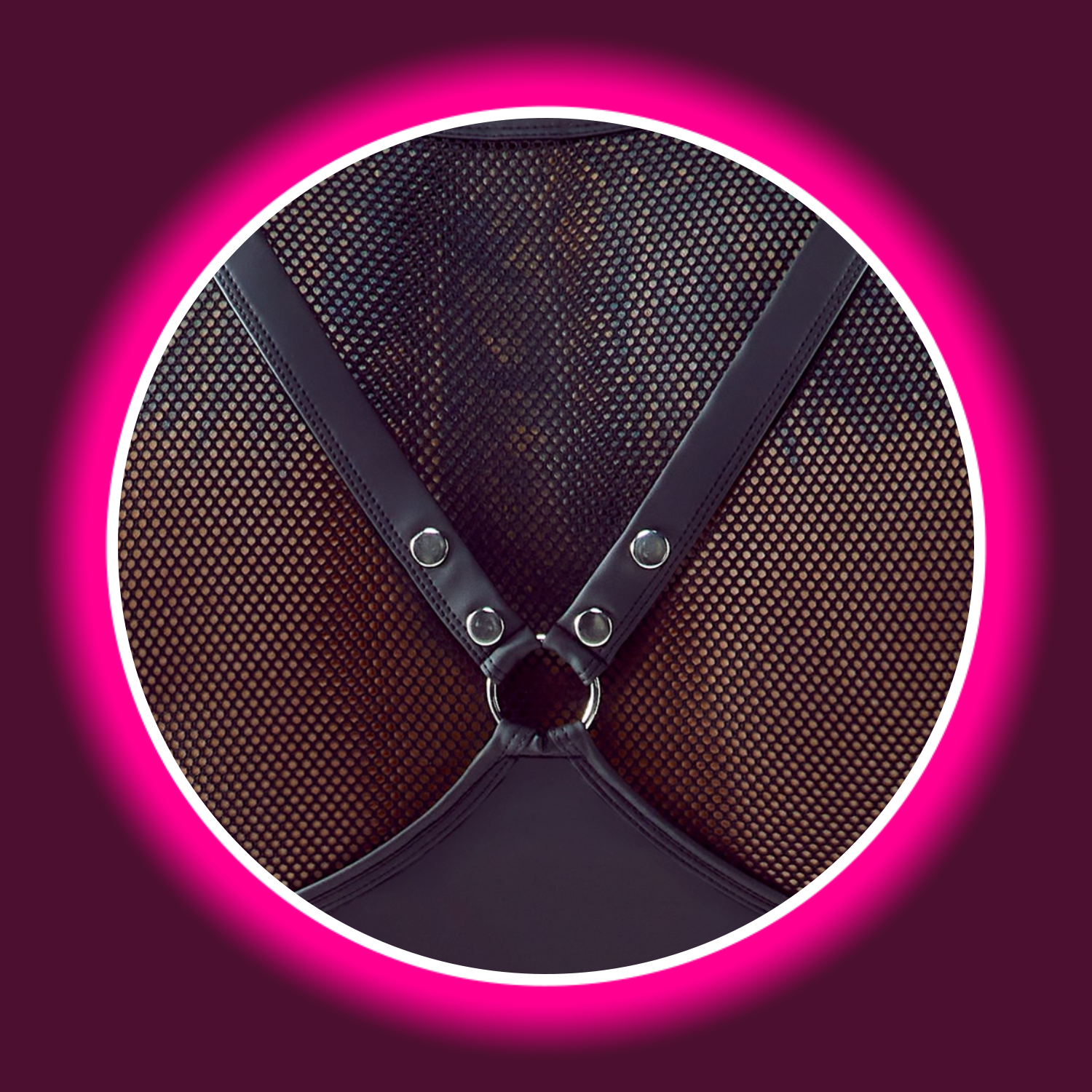 schwarzes ärmelloses Shirt mit Brustharness, Nieten und Ringen, Shirt aus Netz und Mattlook, von Svenjoyment