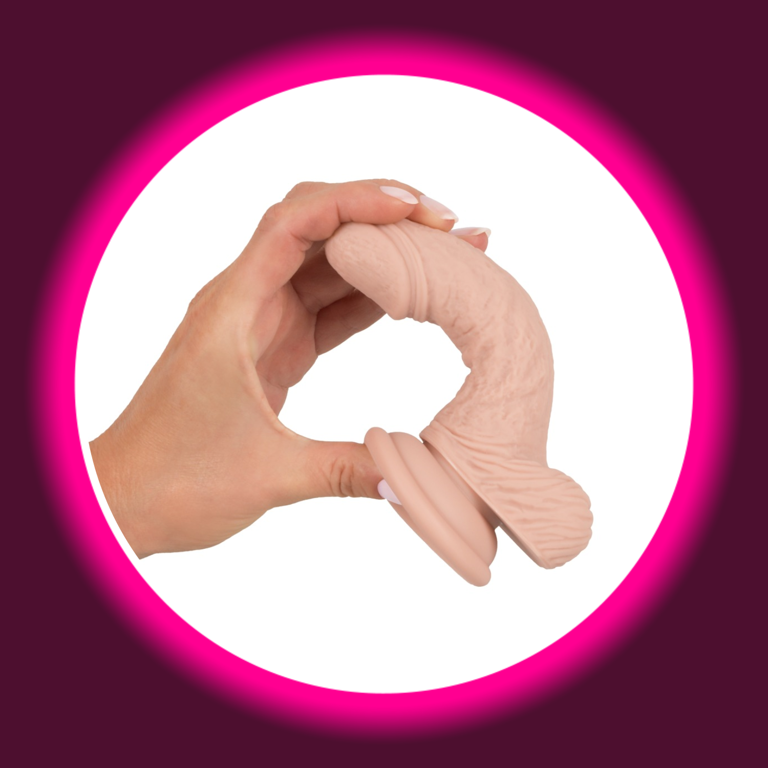 eine Hand biegt einen Naturdildo aus Silikon mit Eichel, Hoden und Saugfuß, von You2Toys