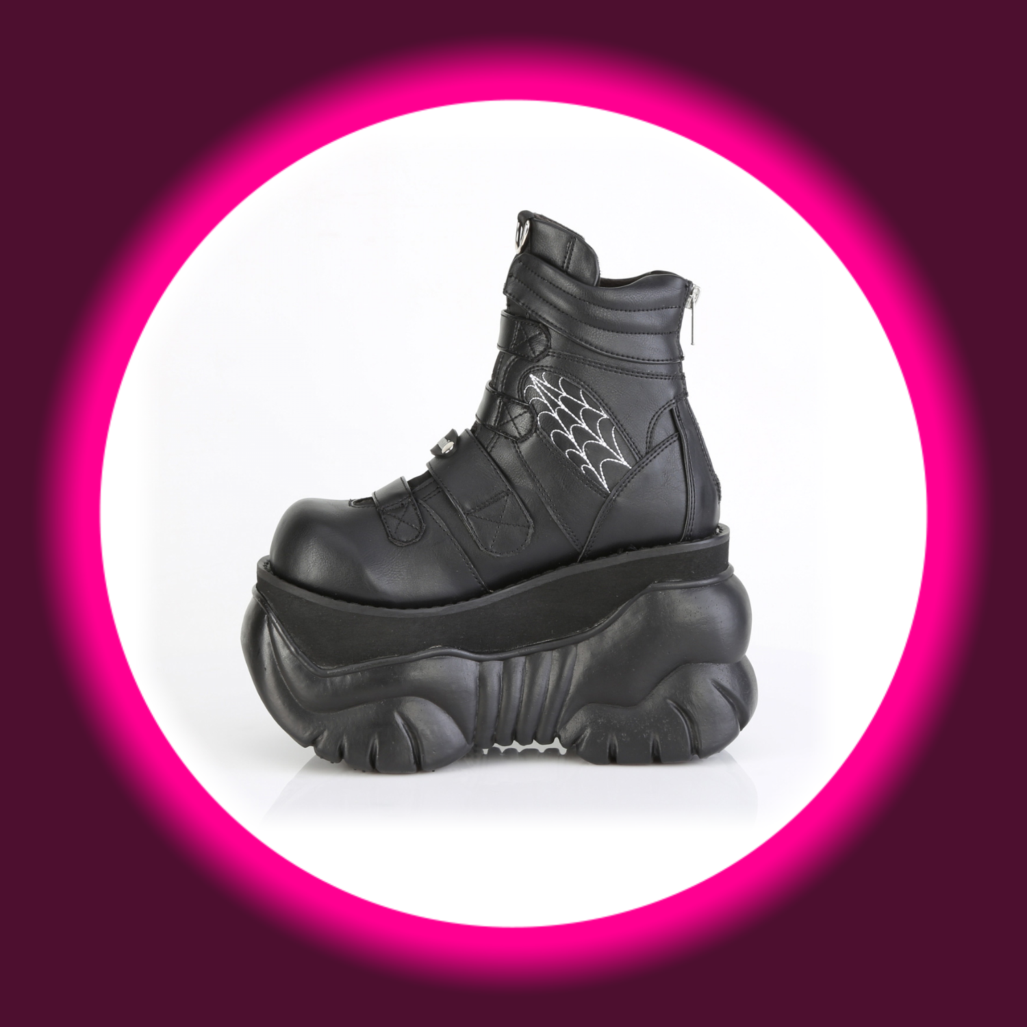 seitliche Ansicht schwarze Boots Demoniacult Boxer 70 mit dicker Sohle, Klettverschlüssen und Spinnennetz