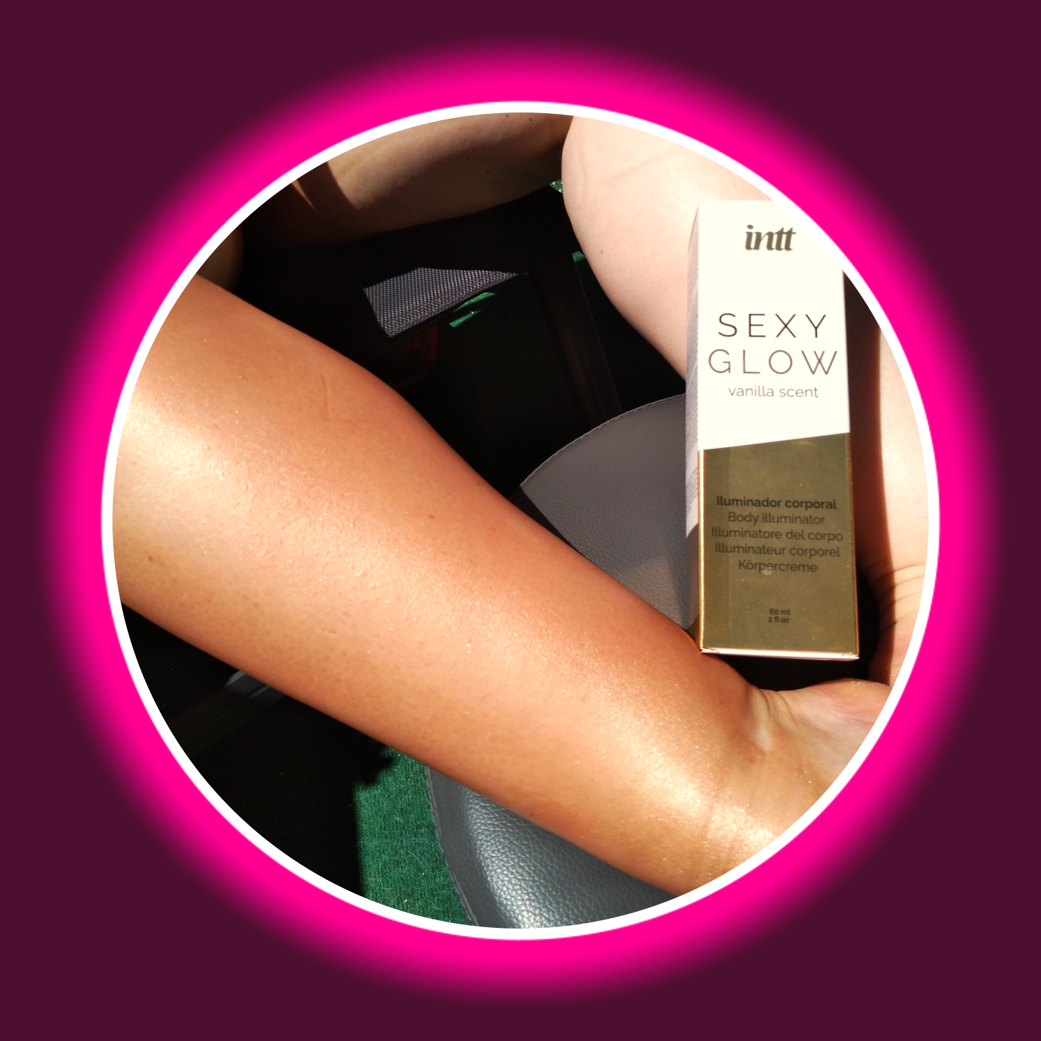 INTT Sexy Glow Body Lotion zwischen einem gebräunten glänzenden und einem unbehandelten Bein – Vorher-Nachher-Vergleich des Schimmereffekts