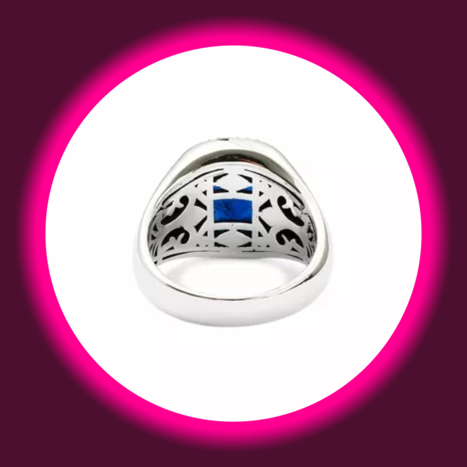 Innenansicht königlicher Siegelring mit blauem Zirkonia und königlichen Zeichen