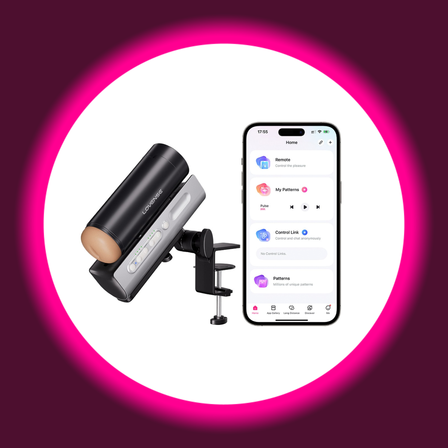 schwarzer Masturbator mit silberner Halterung und hautfarbener Innensleeve, daneben Smartphone mit Remote-App, Lovense Solace Pro