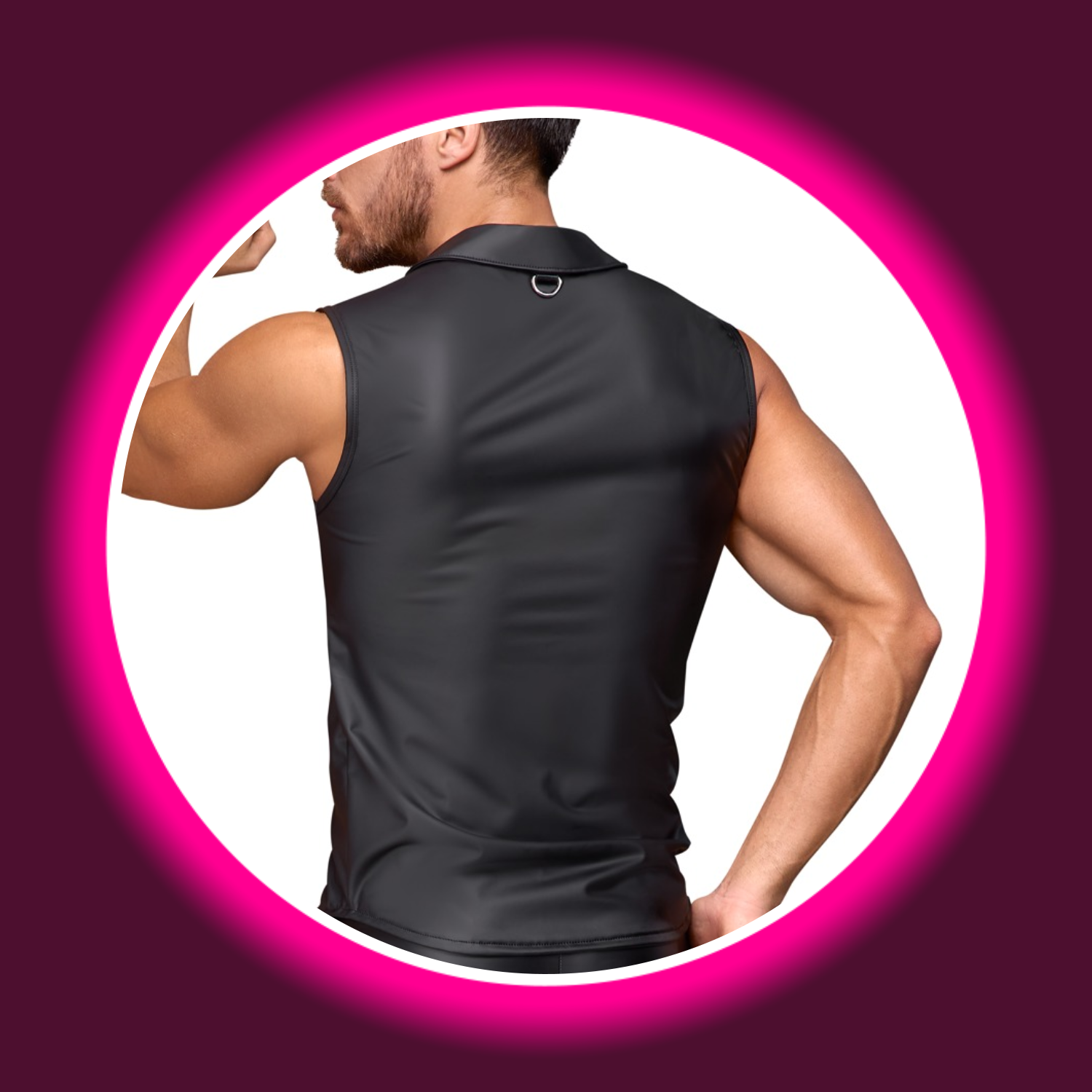 NEK Shirt Ben schwarz – Rückansicht am Model, ärmelloses Mattlook-Shirt mit D-Ring am Kragen, glatte Rückenpartie