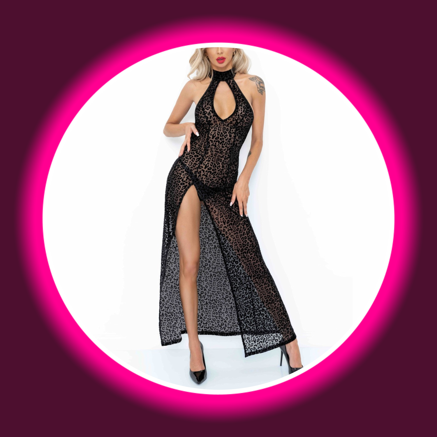 Frontansicht langes schwarzes Kleid mit Leopardenmuster, Neckholder und langem Beinschlitz, Noir Handmade