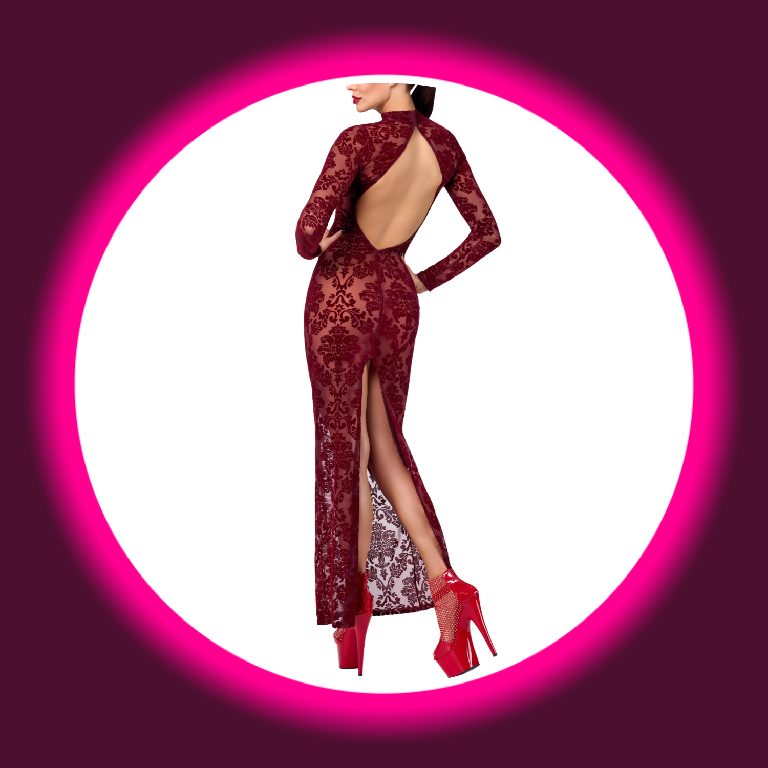 Rückansicht weinrotes langes Kleid F383 mit floralem Samtflock-Print, offenem Rücken und Beinschlitz, von Noir Handmade