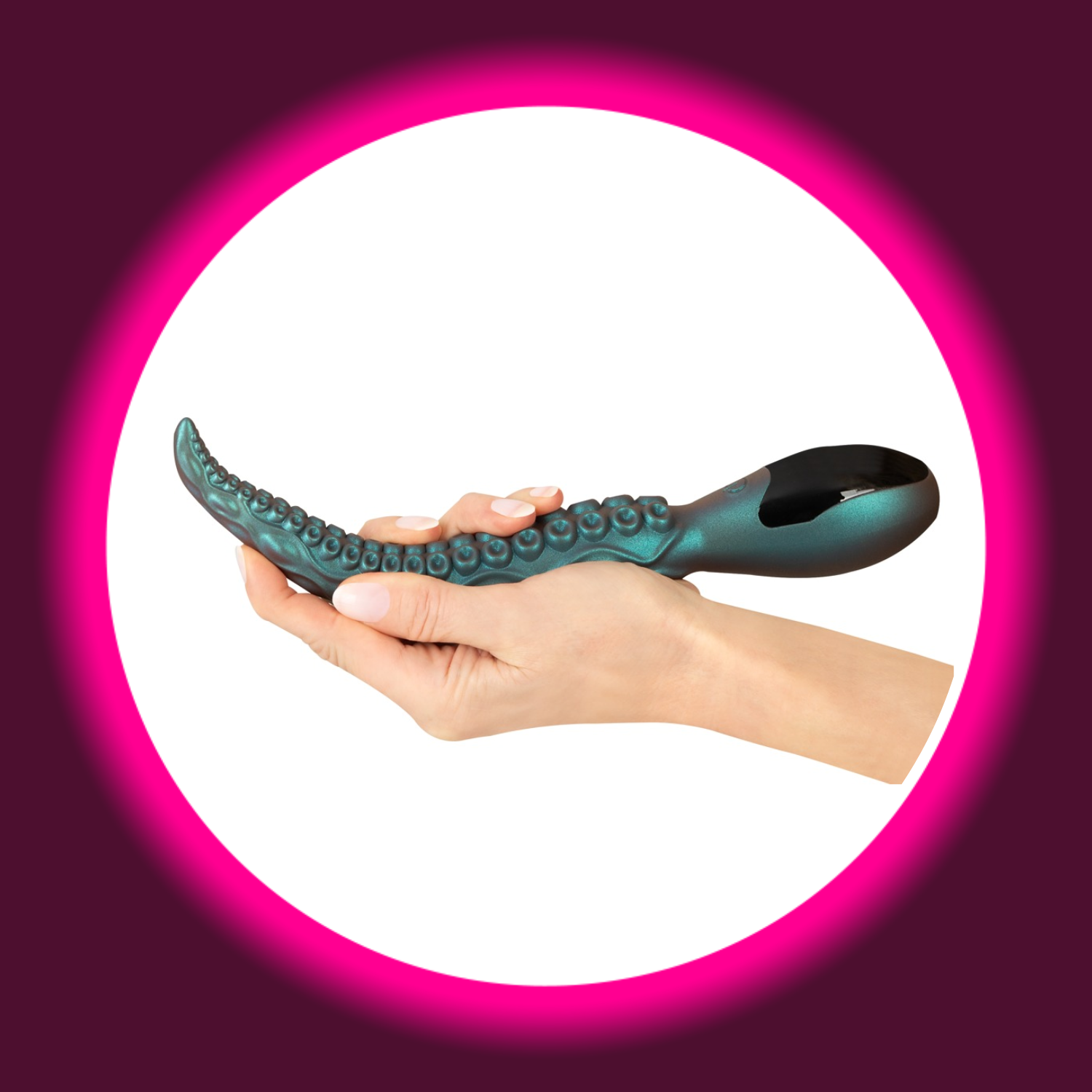 eine Hand hält einen türkis schimmernden Vibrator in Tentakel-Optik, Beasty Cocks