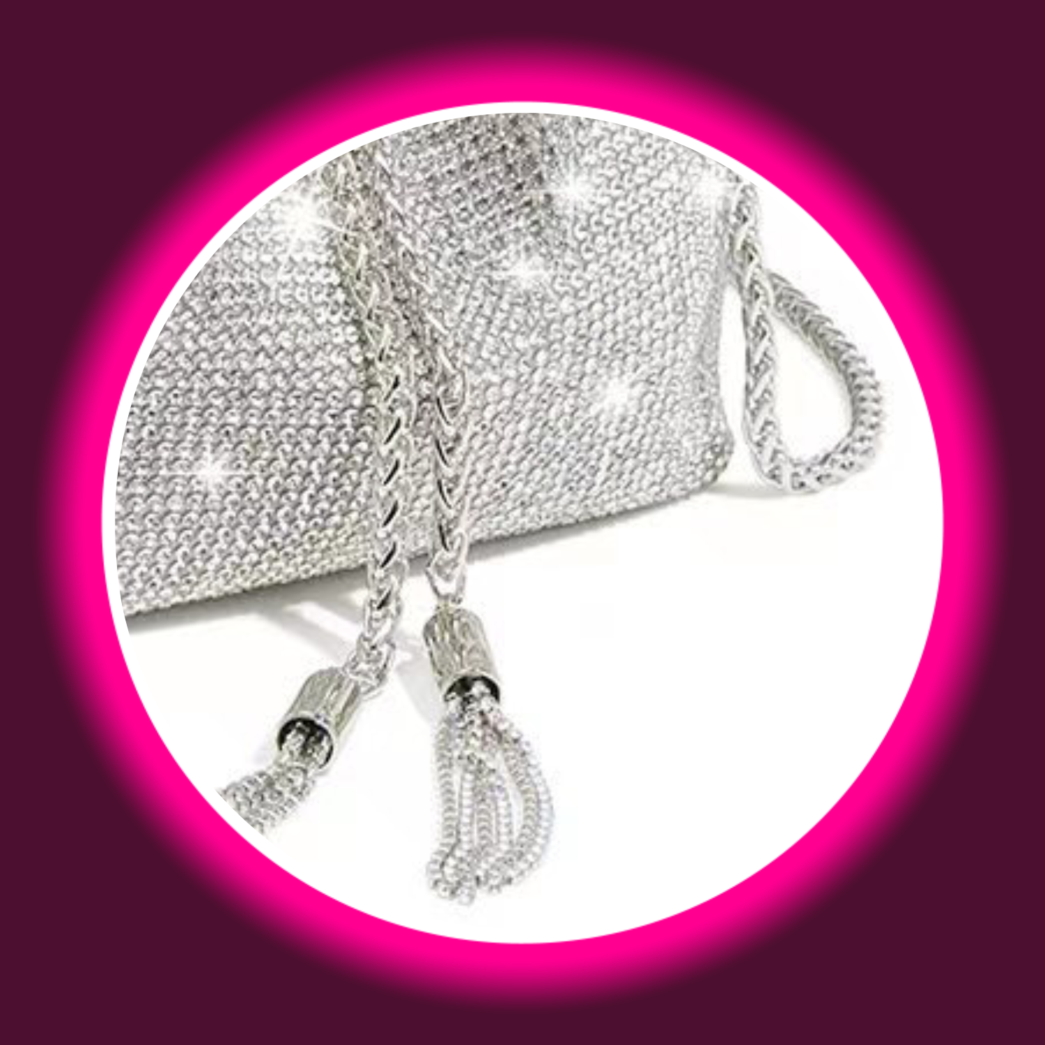 Detailansicht silberne kleine Handtasche mit geflochtenem Kordelzug, komplett mit Straßsteinen besetzt, von Sexymize
