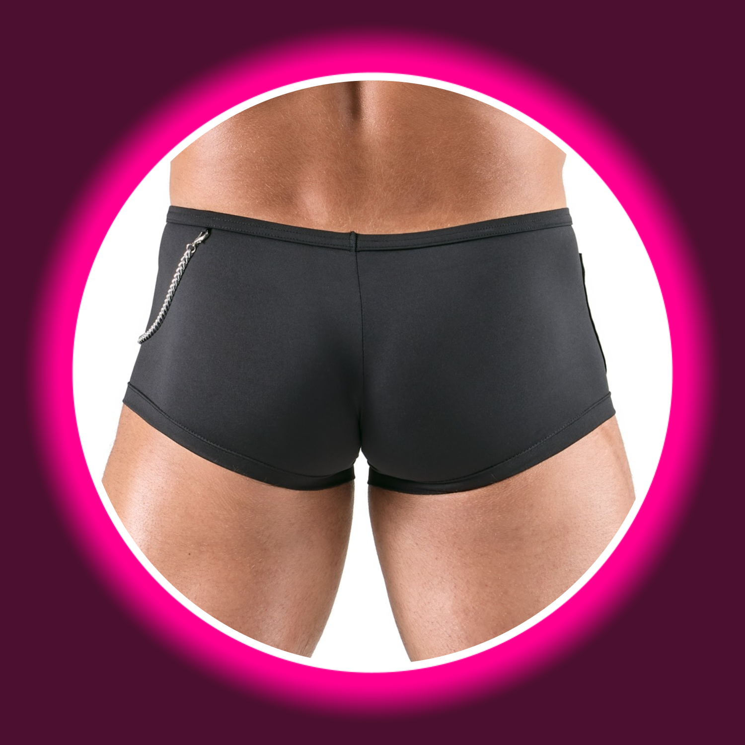 Rückansicht schwarze enge Pants mit Zierkette, Svenjoyment