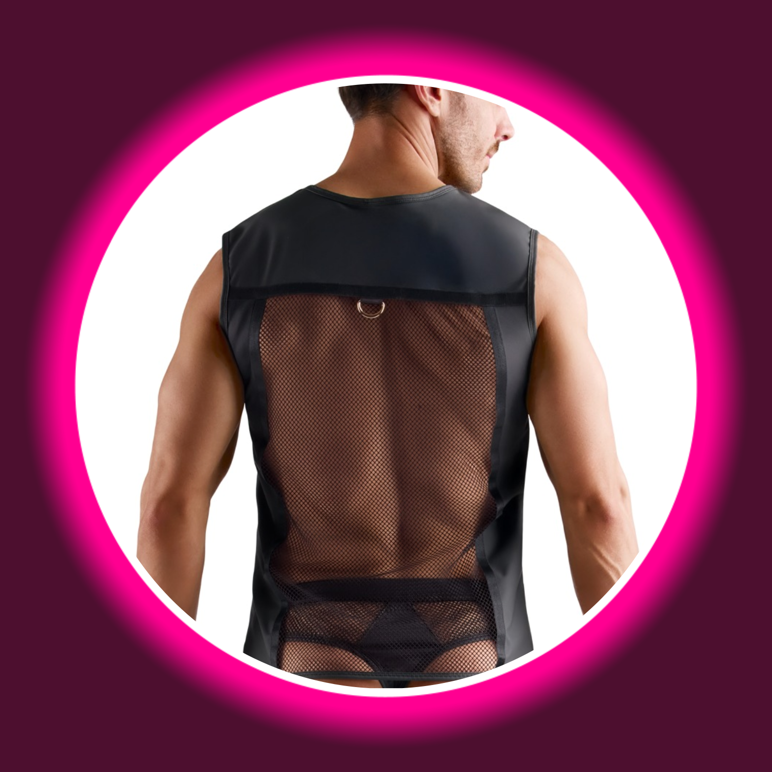 Svenjoyment Shirt FRANCESCO für Herren – Rückansicht am Model, transparentes Netzmaterial auf dem Rücken mit goldfarbenem D-Ring oben