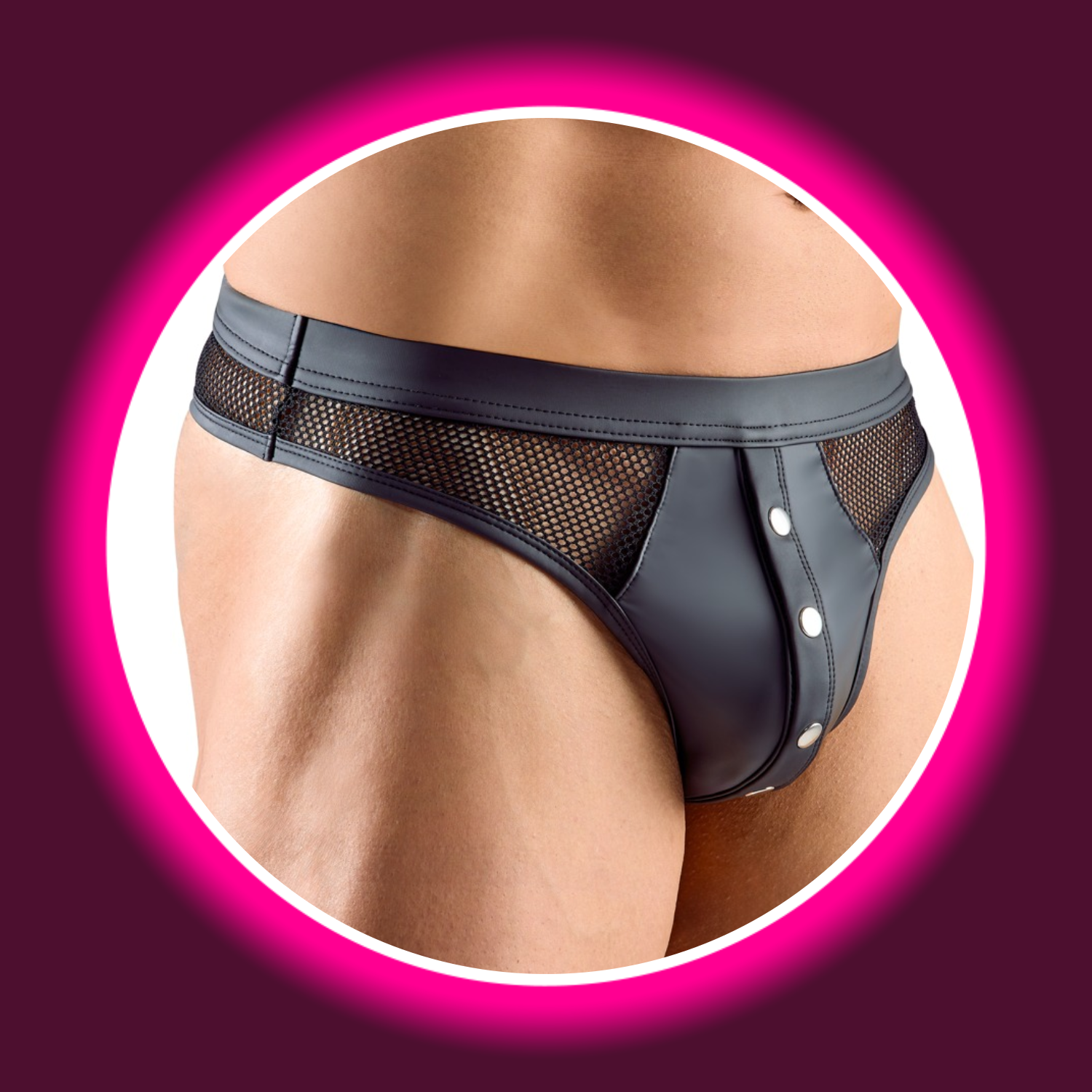 Mann in schwarzem String von Svenjoyment mit Druckknöpfen und Netzeinsätzen