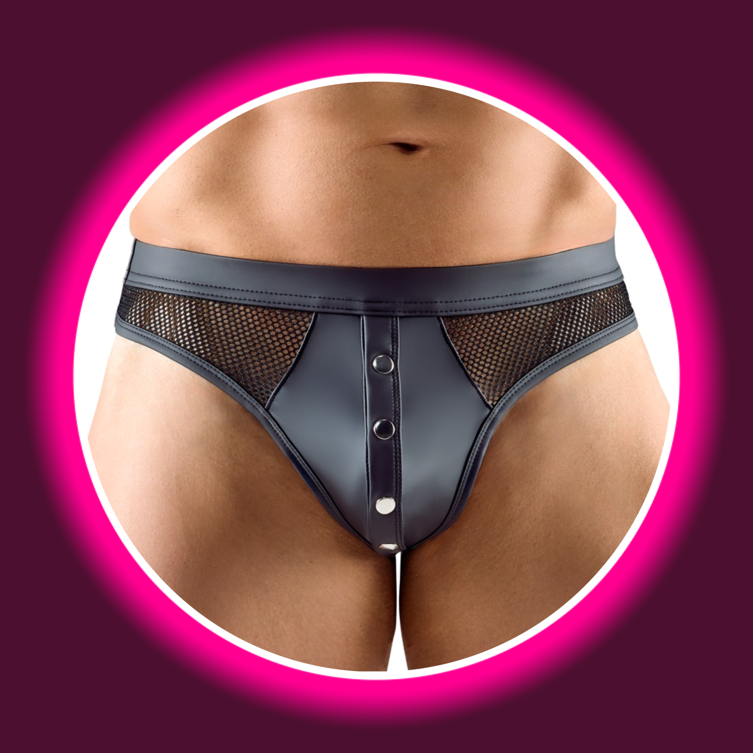 Mann in schwarzem String von Svenjoyment mit Druckknöpfen und Netzeinsätzen