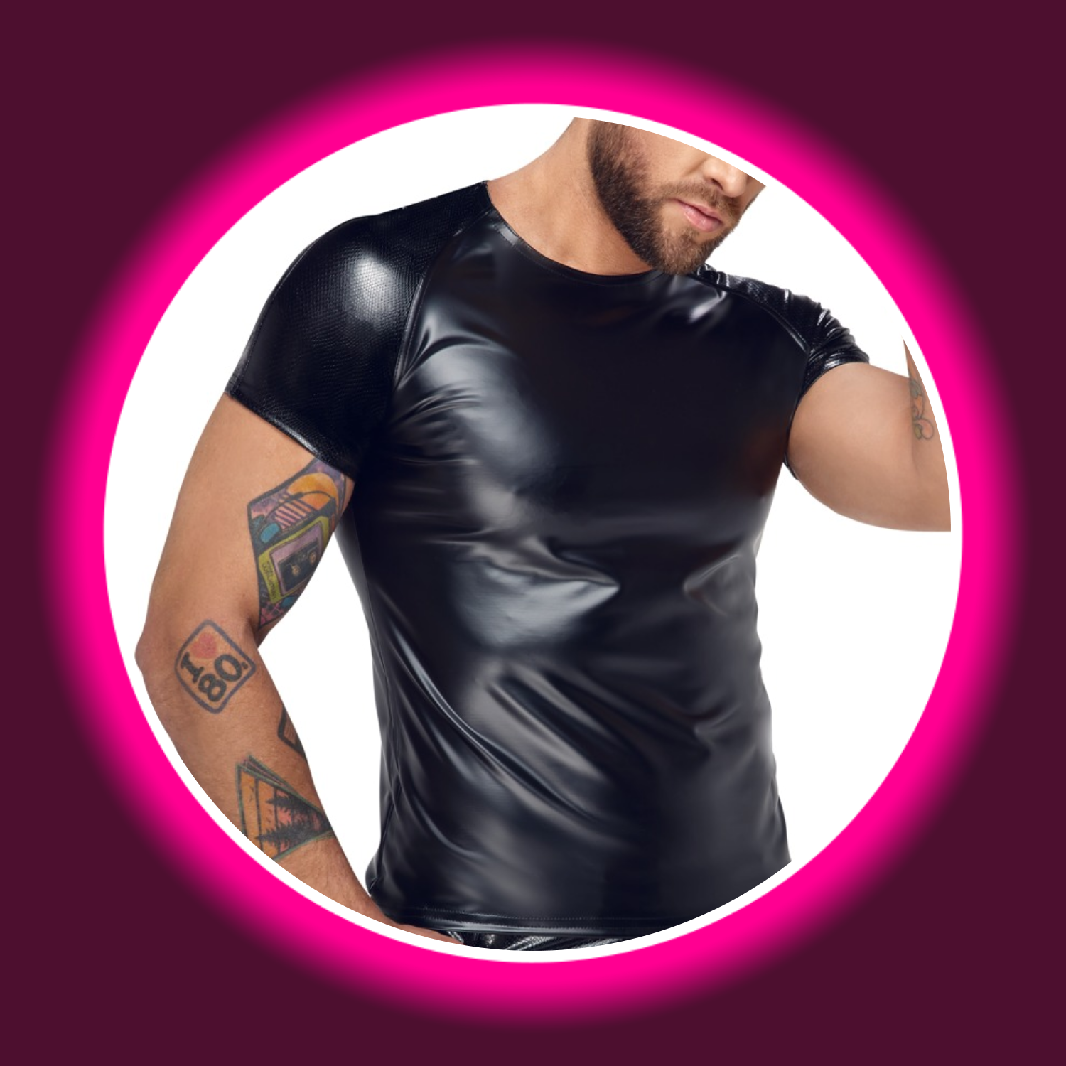 Frontansicht schwarzes glänzendes T-Shirt von Noir Handmade