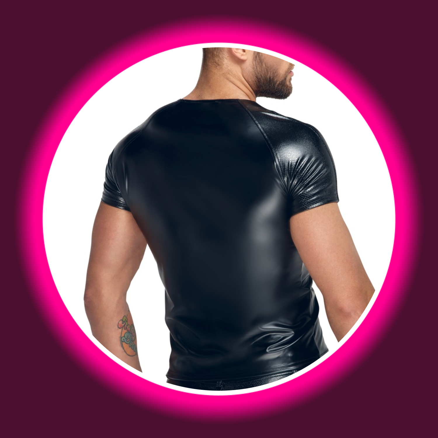 Rückansicht schwarzes glänzendes T-Shirt von Noir Handmade