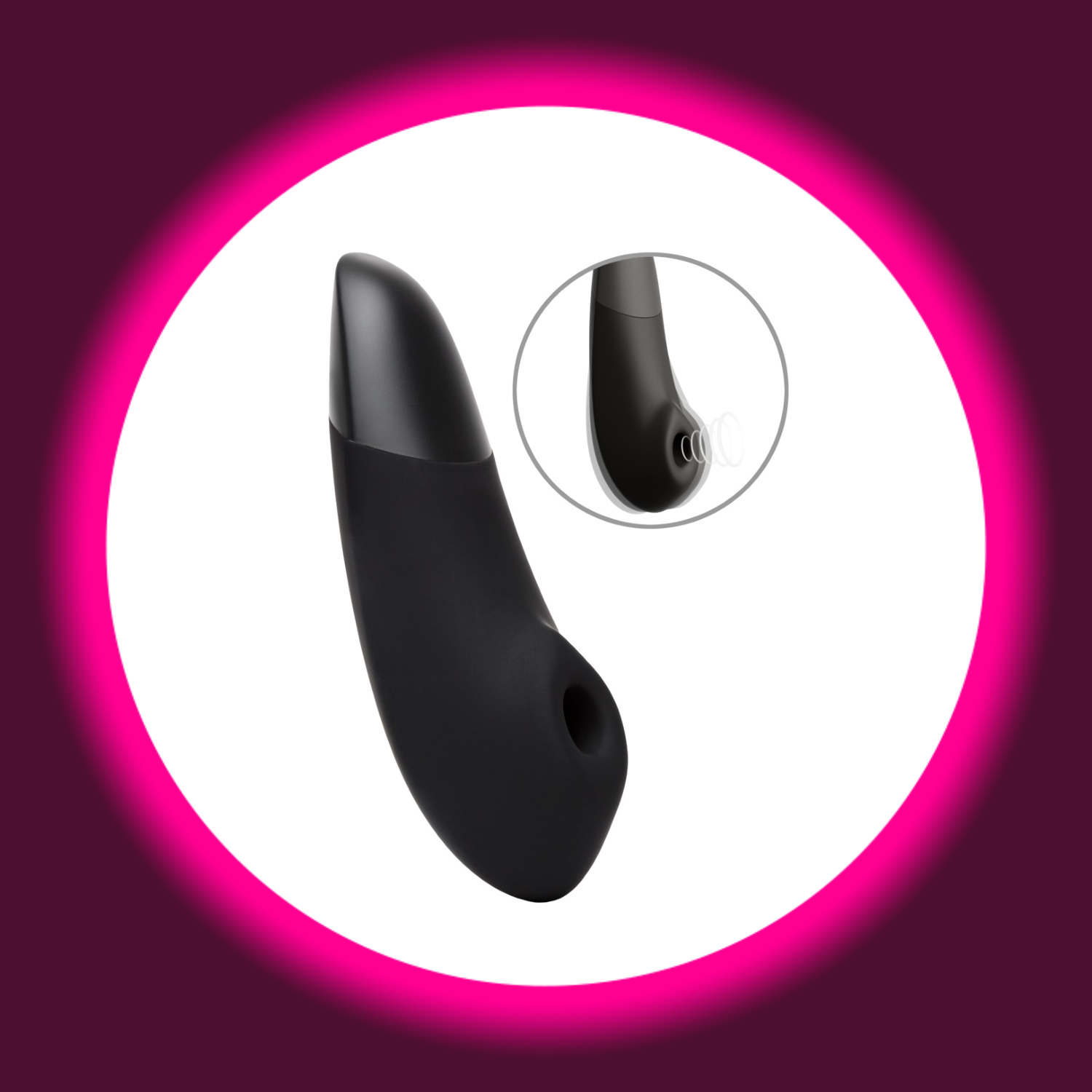 Winkelansicht schwarzer Pulsator Womanizer Enhance mit pulsierendem Stimulationskopf